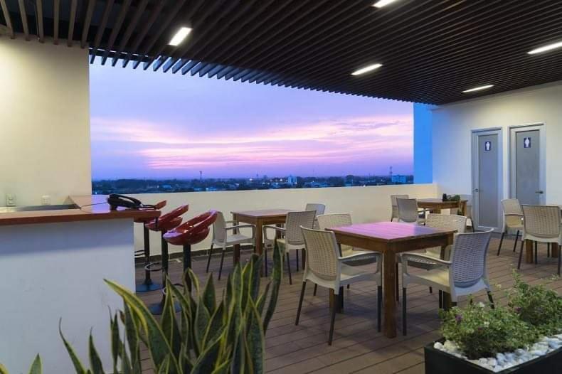 Hotel Cinco מונטריה מראה חיצוני תמונה