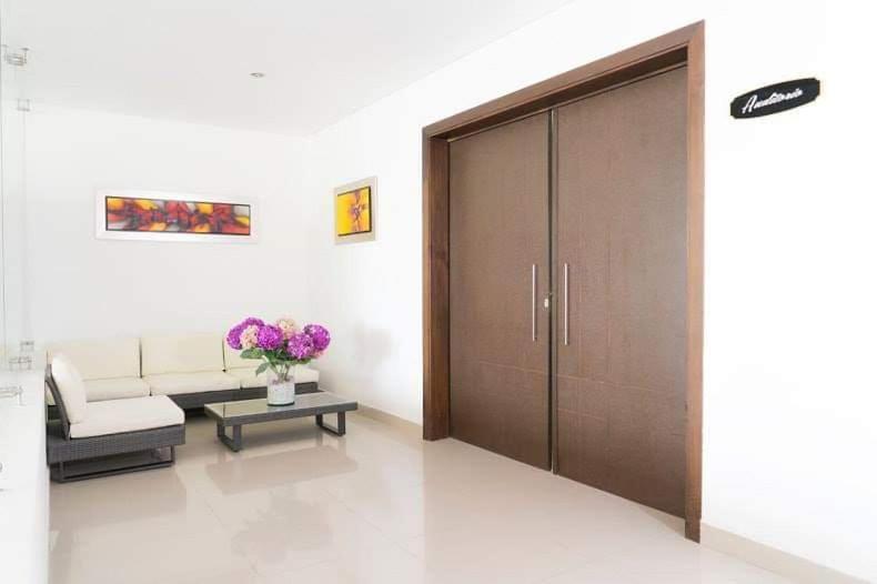 Hotel Cinco מונטריה מראה חיצוני תמונה