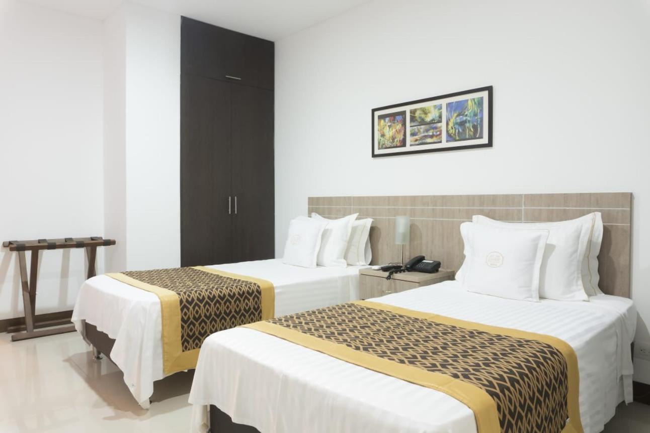 Hotel Cinco מונטריה מראה חיצוני תמונה