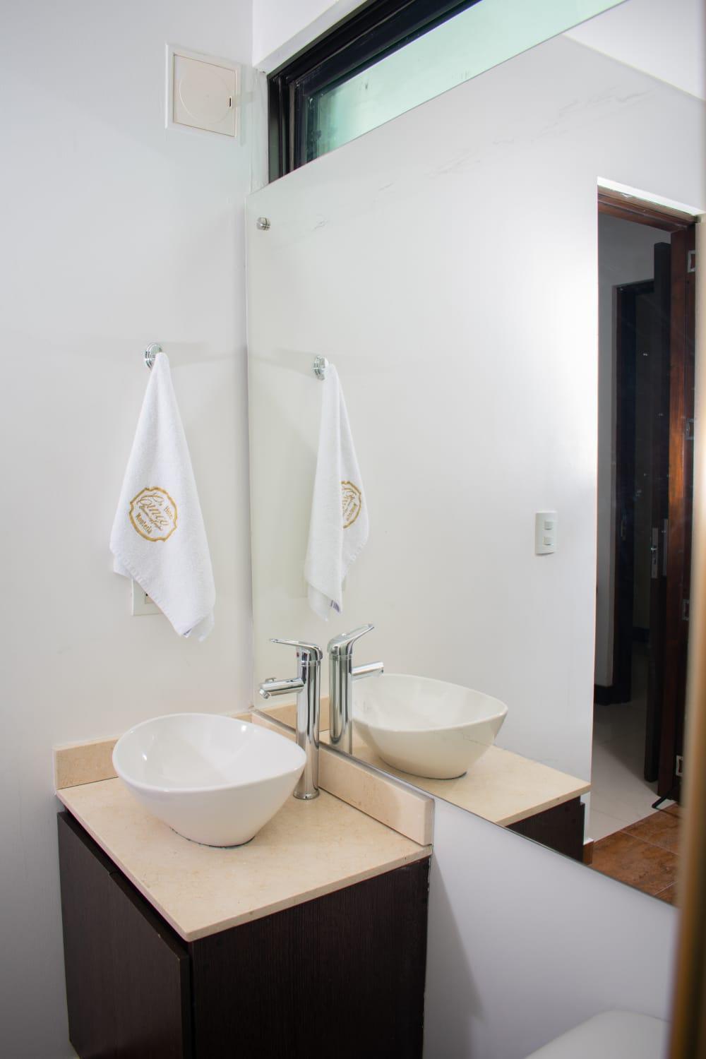 Hotel Cinco מונטריה מראה חיצוני תמונה