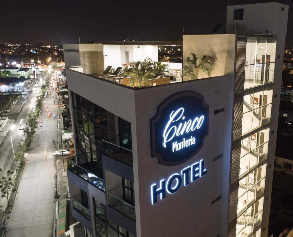 Hotel Cinco מונטריה מראה חיצוני תמונה